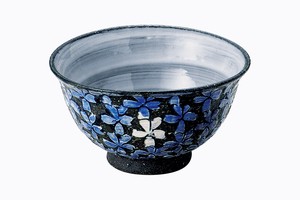 黒陶彫花　飯碗（大）【日本製 有田焼 磁器 毎日の生活に】