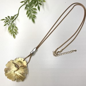 ネックレス　個性的　デザイン　ビジュー　ゴールド　イチョウの葉　リーフ