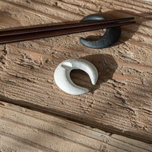 寿山窯 印花 箸置き 月型 白[日本製/美濃焼/洋食器]