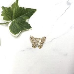 ブローチ　個性的　ラインストーン　ゴールド　蝶々