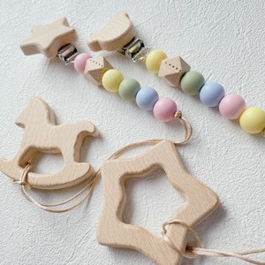 トイクリップ　ウッドペンダント　カラフル　シリコン　日本製　おもちゃ　おしゃぶり　赤ちゃん　出産祝い