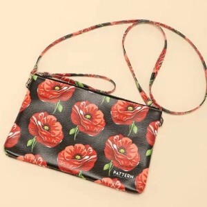 【イタリア製】花柄　バラ　クラッチ　ショルダー付　ストラップ付　ポップ　かわいい　iPadサイズ