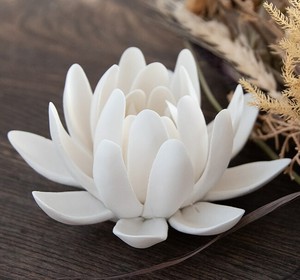 白い蓮の花のお香たて【陶器製　11X6.5CM】