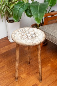 【直径35cm】フラワーマンダラの彫刻が美しいサイドテーブル ホワイト