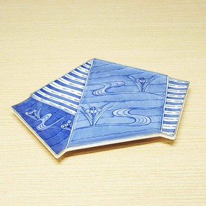 【SALE】アヤメ流水　のし型口変皿　有田焼　日本製