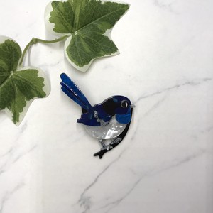 ブローチ　アクリル　個性的　野鳥　青い鳥　ブルー