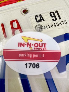 パーキング パーミット ステッカー IN-N-OUT シリアルナンバー入り 駐車許可証