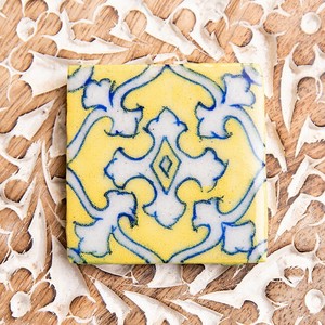 〔4.9cm×4.9cm〕ブルーポッタリー ジャイプール陶器の正方形デコレーションタイル - クロス黄