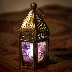 モロッコスタイルの透かし彫りキャンドルランタン〔ロウソク風LEDキャンドル付き〕 - 約10.5×6cm
