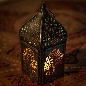 モロッコスタイルの透かし彫りLEDキャンドルランタン【ロウソク風LEDキャンドル付き】約11.5×5.5cm