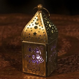 モロッコスタイルの透かし彫りLEDキャンドルランタン〔ロウソク風LEDキャンドル付き〕 - 〔パープル〕約13