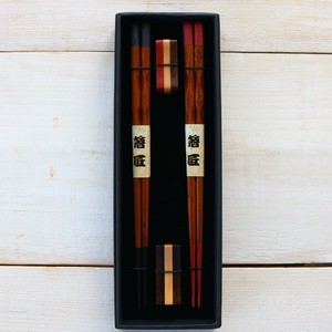 ☆贈答・ギフト・プレゼントに！【木製】chopsticks 2set with rest/2膳箸セット 箸置き付　彫刻