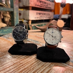 4ダイヤルレザーベルトウォッチ　全2色　アクセサリー　ユニセックス　腕時計　アナログ式　ファッション