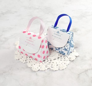 韓国風　ハンドバッグ型　水玉　花柄　ピンク　ブルー　ギフトボックス　2色　アクセサリー　コスメ