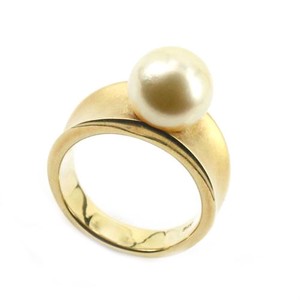Gold-Based Ring Pearl Rings