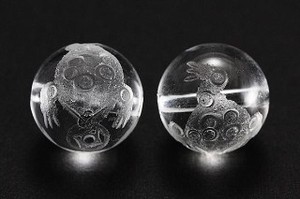 【彫刻ビーズ】水晶 10mm (素彫り) 三本足蛙