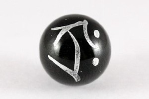 【彫刻ビーズ】オニキス 12mm (銀彫り) 「梵字」タラーク