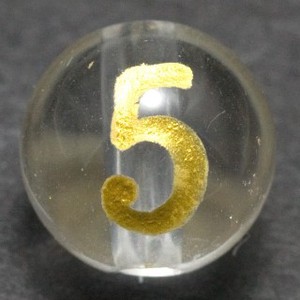 【彫刻ビーズ】水晶 8mm (金彫り) 数字「5」 (縦穴)