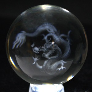 【彫刻置物】丸玉 人工水晶 約50mm (レーザー彫刻) 龍