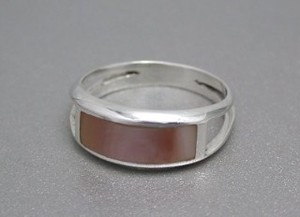 Silver-Based Shell Ring Design sliver Pink Simple