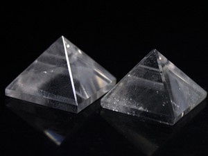 【置き石】ピラミッド型 約35mm 水晶