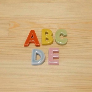 【波佐見焼】　アルファベット　箸置　(A／B／C／D／E)