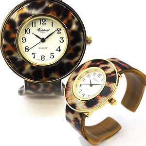 アニマル柄のプラスティックバングルウォッチ　レディース腕時計