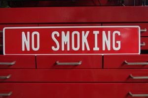 エンボスアルミプレート / NO SMOKING 看板