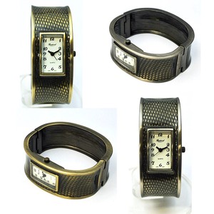 メタルバングルウォッチ　レディース腕時計　ファッション　アクセサリー　ブレスレット