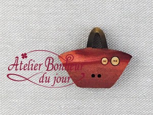 フランス製　木製ボタン　アトリエ ボヌール ドゥ ジュール 【バッグ レンガカラー】