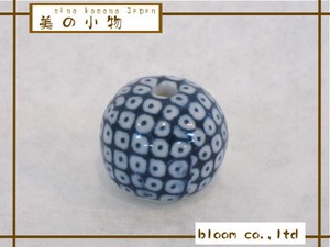 【長期欠品中】美の小物　穴あき小玉　鱗紋　美濃焼　日本製