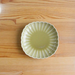 菊型小皿　パステル（アイボリー）　日本製　波佐見焼　レリーフ　変形
