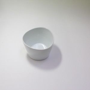 フリーカップ　トロワ（WH）　日本製　波佐見焼　カラー　変形　白山陶器