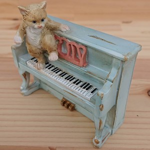 Animal Ornament Cat & Piano