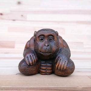 銘木ツゲ材　木彫りの猿　B　【工芸品】　【木彫品】