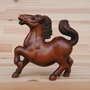銘木ツゲ材　木彫りの馬　B　【工芸品】　【木彫品】