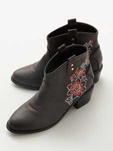 Boots Embroidered