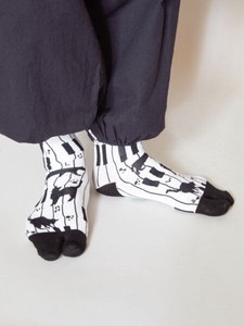 【カヤ】足袋型くつ下25〜28cm ピアノ猫 ○3D展 足袋靴下