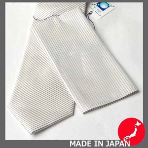 【慶事用】ライトグレーのネクタイ（大剣巾8.5cm）＆チーフ付き：シルク100％【日本製】