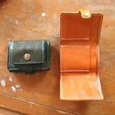 ポケットin三つ折り財布　コンパクトだけどデザインボタンでしっかり主張　日本製 革製品 全5色