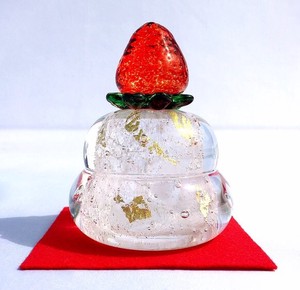 Object/Ornament Strawberry Gold Flake Infused
