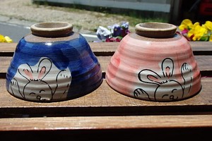 粉引うさぎ茶碗青・赤 陶器 日本製 美濃焼