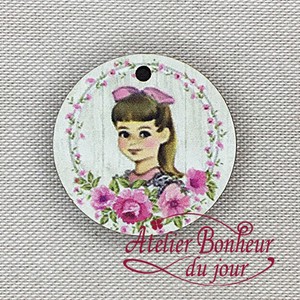 フランス製　木製ボタン　アトリエ ボヌール ドゥ ジュール 【ピンクの小さな女の子】