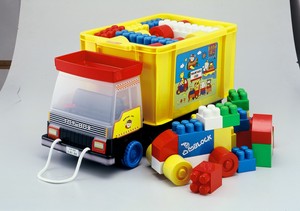 【日本製】【ベビー・キッズ用品・玩具】おもちゃ箱 ダンプ凸凹ブロック51ピース付き MA-50008