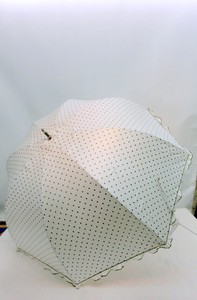 春夏新作）晴雨兼用・長傘-婦人　UVカット99.9％キングサイズ深張り水玉柄フリル付晴雨兼用手開き長傘