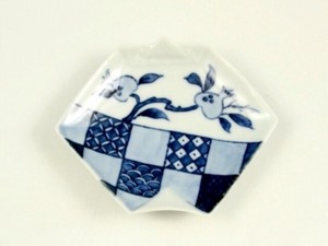 染付ざくろ紋　折紙型手塩皿