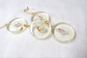 Pierced Earrings Gold Post Pearls/Moon Stone Pearl Gradation