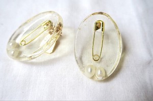 -  oval × pearl  -    ピアス　(pin×2パール) small
