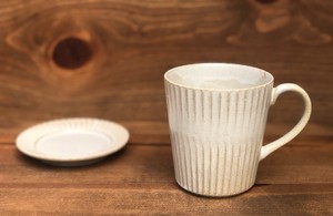 ＊Shinogi＊　菊型マグカップ　白【美濃焼　コーヒーカップ　日本製　和食器　陶器】ヤマ吾陶器