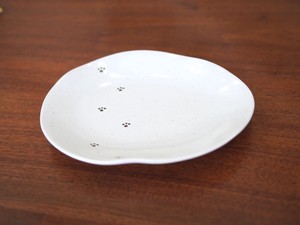 あしあと6寸変形取皿(志野)　【陶器・食器・瀬戸焼・日本製】